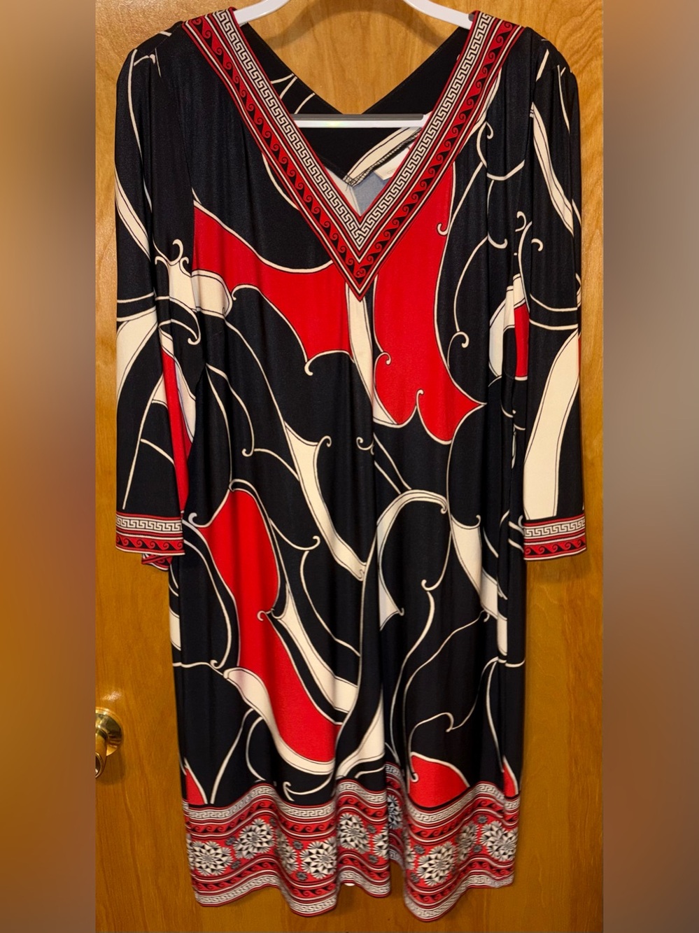 Chico’s red/beige/black printed jersey knit 3/4 sleeve v-neck dress Size 3